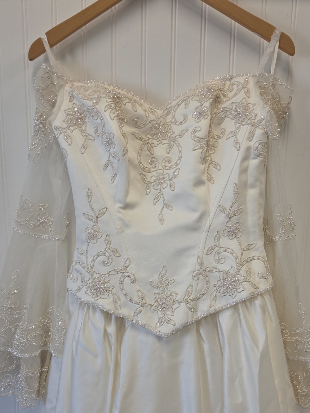 Emme Vintage Bridal Beaded Eyelet Bustle Cathedral Train Wedding Gown Size 10